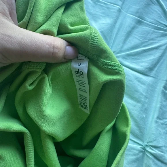 ALO Yoga Green Bike Shorts with Compression Fit - Picture 7 of 7